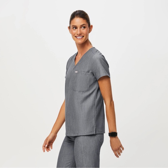 NWOT Figs SET Charcoal Technical- Zamora Joggers & Catrina Scrub Top - Picture 8 of 12